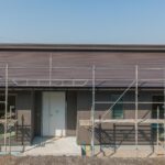 平屋の外壁と足場